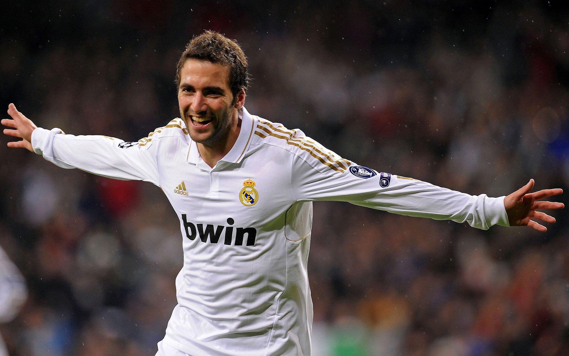 欧冠八强战火重燃，豪门对决引爆全球激情